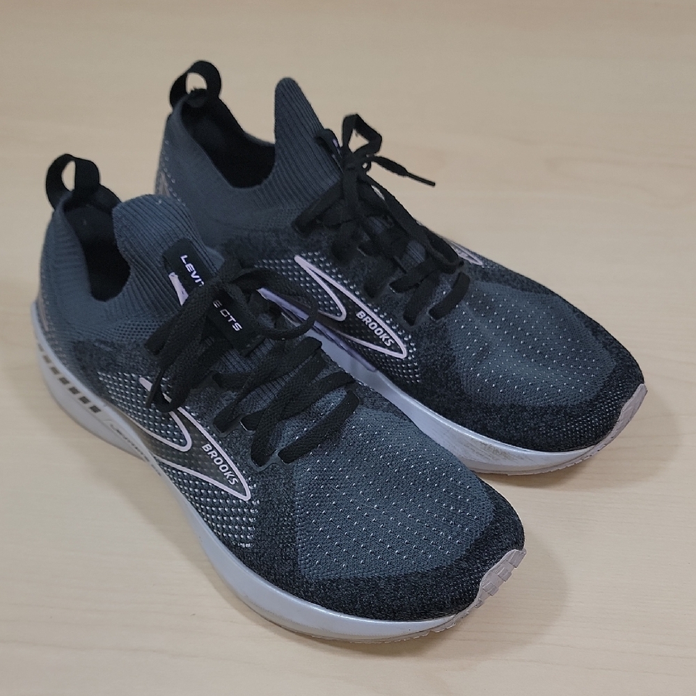 Women's Levitate StealthFit 5 Size 9